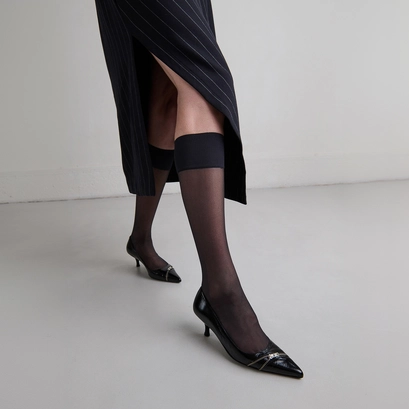 Pumps with zip in black shiny leather | daniela