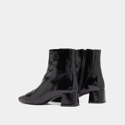 Ankle boots with zips in black pleated patent leather | domenica