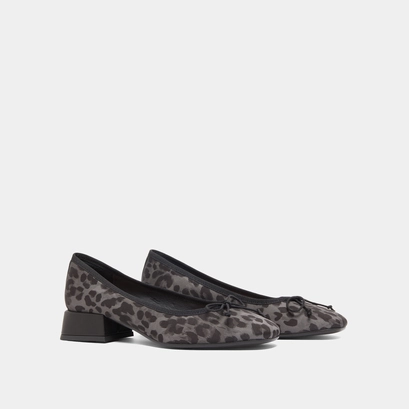 Ballet flats with small heels in gray leopard | dybil