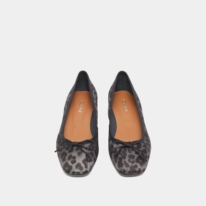 Ballet flats with small heels in gray leopard | dybil