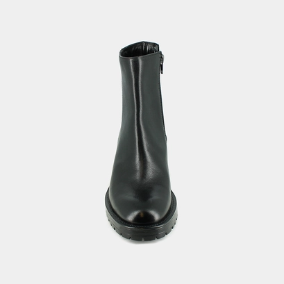 Lowboots with heels in black leather | cecilia
