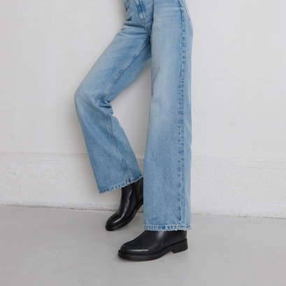 Lowboots with buckles in black leather | clea