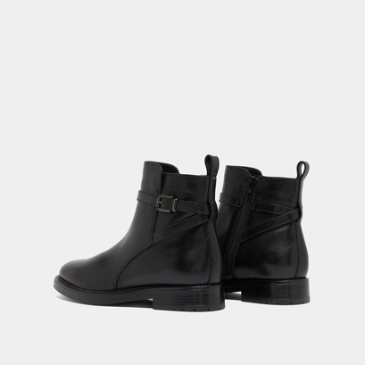Lowboots with buckles in black leather | clea