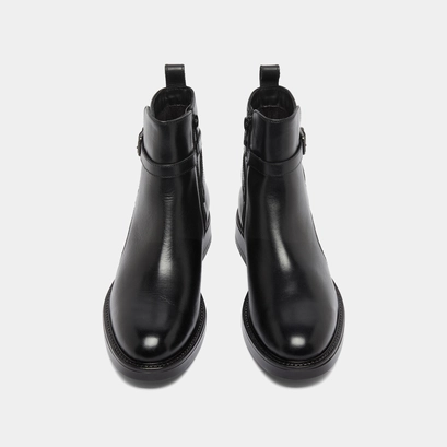 Lowboots with buckles in black leather | clea
