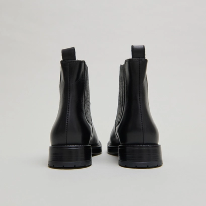 Lowoots with gathers in black leather | cleandre