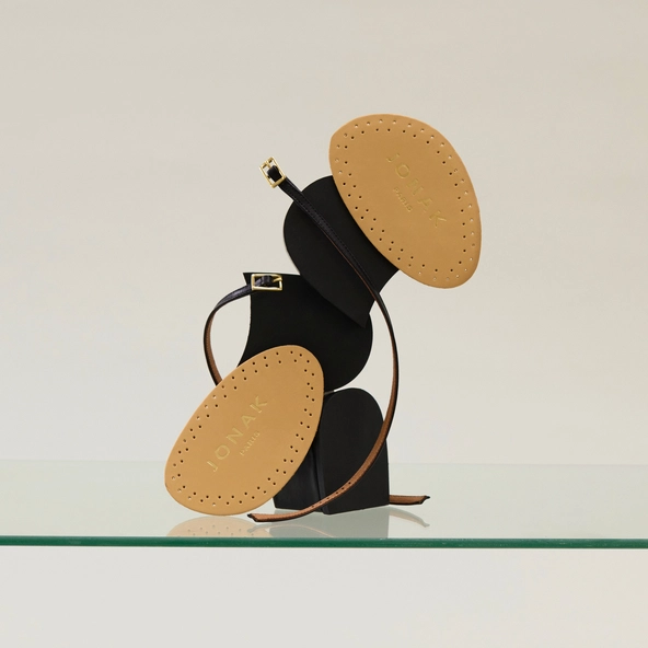 &frac12; Removale insole adjusts the size | &frac12; removale insole