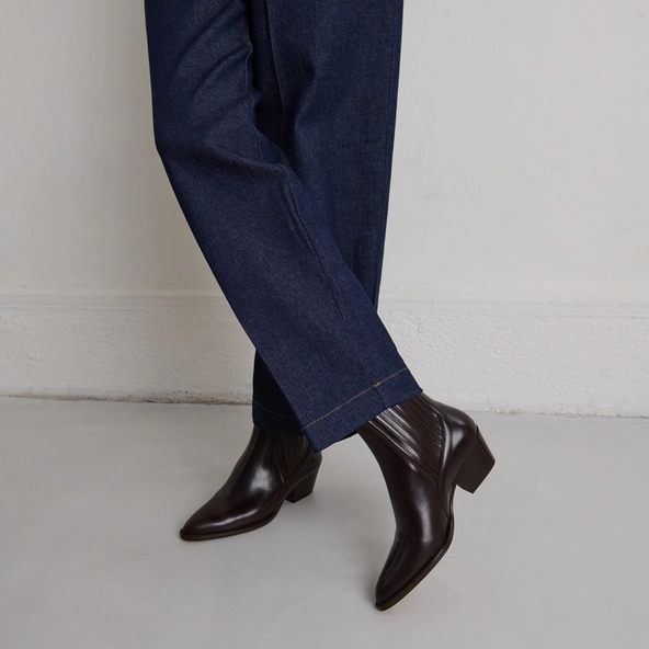 Lowboots with small beveled heels and elastics in dark brown leather | BAILEY