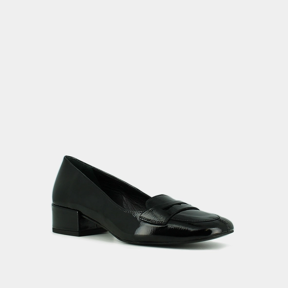 Low-heeled loafers in black pleated patent | BERNIE