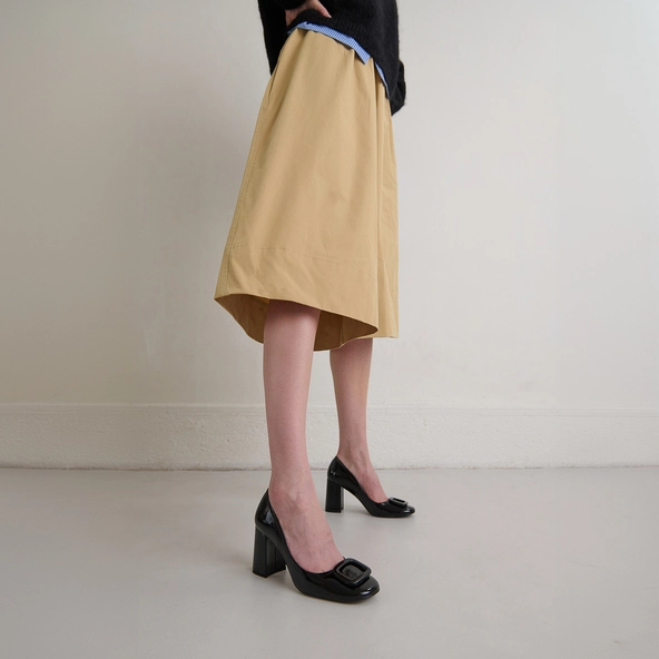 Pumps with buckles in black pleated patent | BISOU