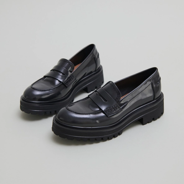 Loafers with notched soles in grey patinated leather | ALFI