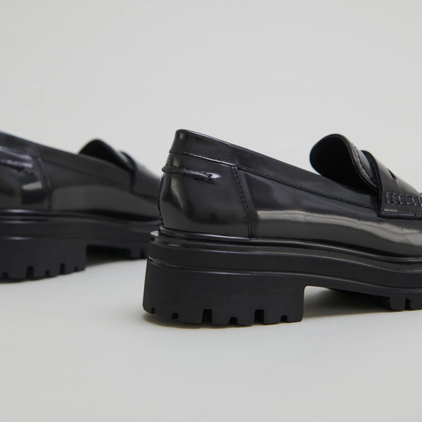 Loafers with notched soles in grey patinated leather | ALFI