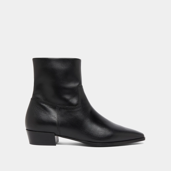 Pointed-toe lowboots in black leather | PACHA