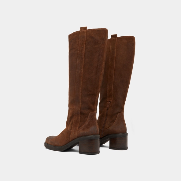 Square-toe ankle boots with elastics in tabac laminated suede | PANACHE