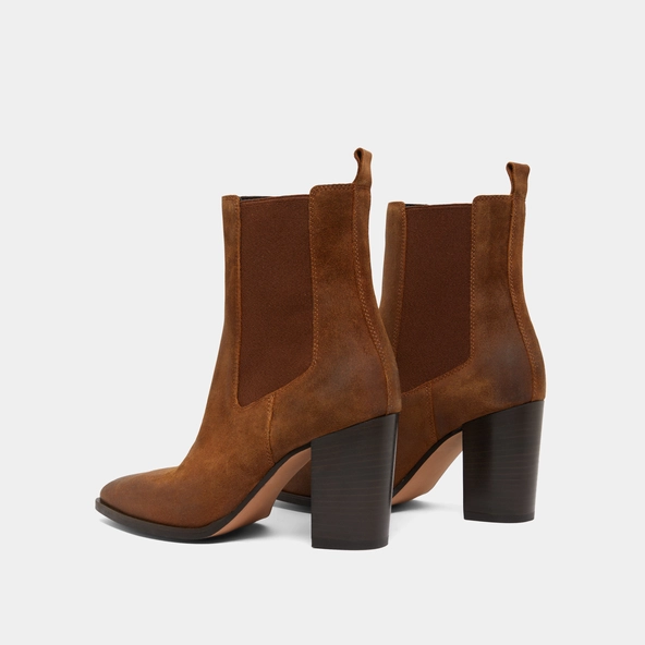 Heeled ankle boots with elastics in cognac laminated suede | PEPITA