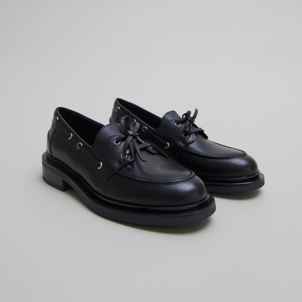 Thick lace-up Derbies in black leather | PAOLO
