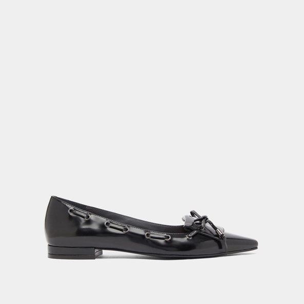 Lace-up ballet flats in black glazed leather | DYNAMO