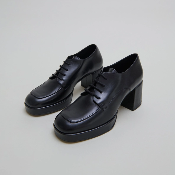 Derbies with heels in black leather | VIVALDI