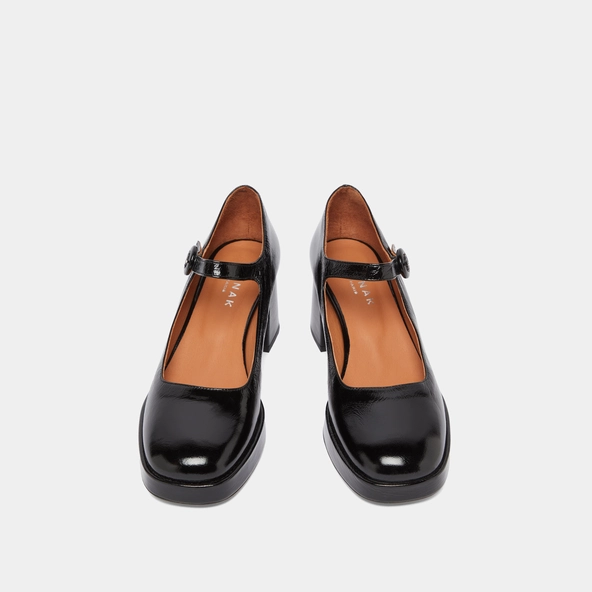 Babies with heels and unique straps in black shiny leather | VUELO