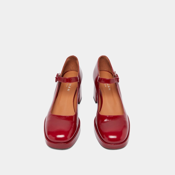 Babies with heels and unique straps in red carmine shiny leather | VUELO
