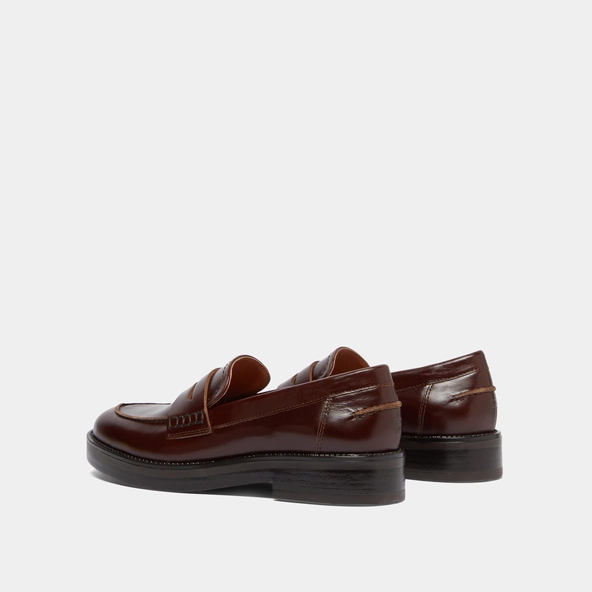 Round-toed loafers in brown leather | MIRNA