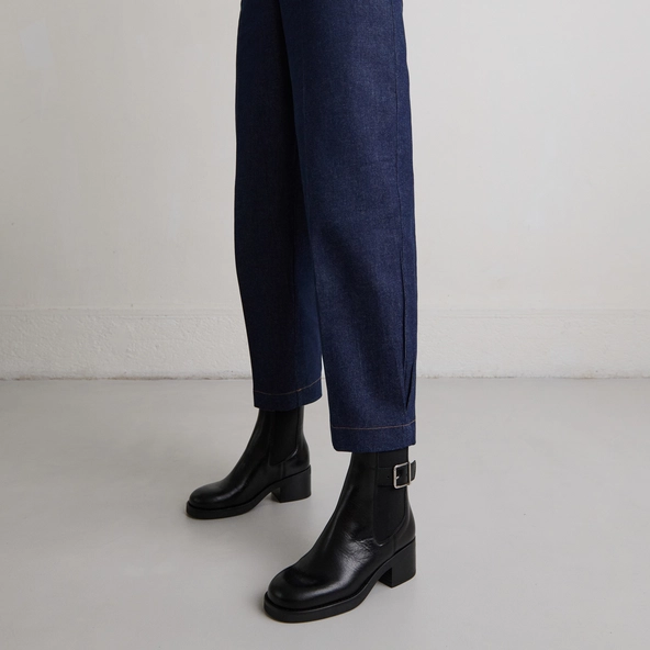Lowboots with elastics and adjustable buckles in black leather | BOULOU