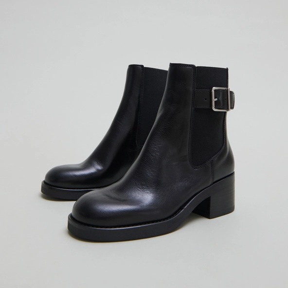 Lowboots with elastics and adjustable buckles in black leather | BOULOU