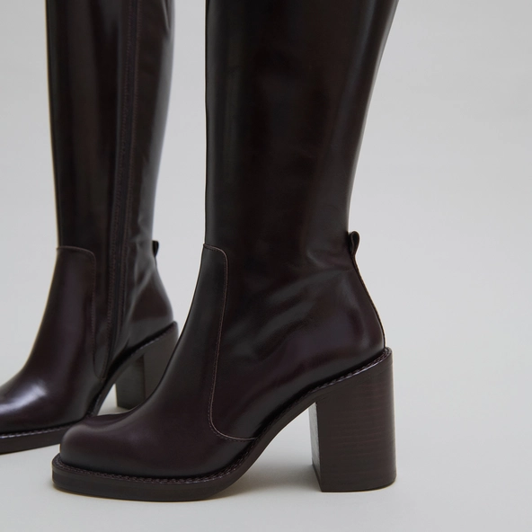 Boots with overflowing heels in dark brown leather | BRETZEL
