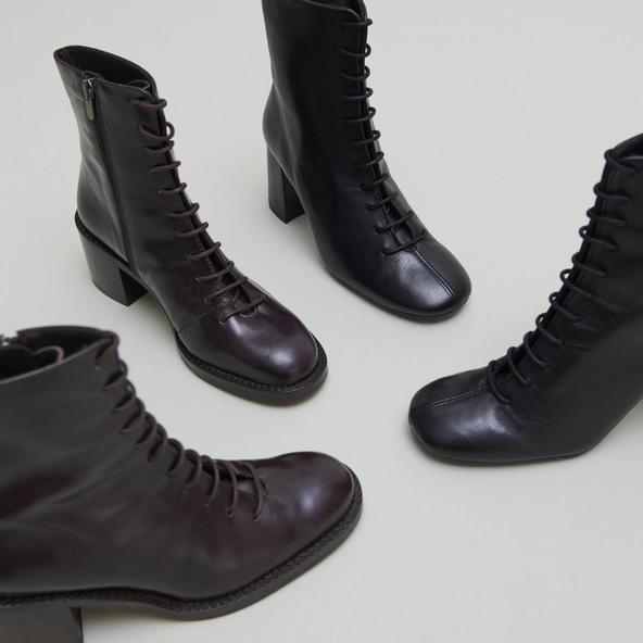 Lowboots with laces in dark brown leather | BRINDILLE