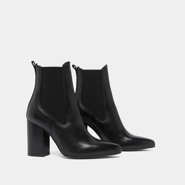 Heeled ankle boots with pointed toes in black grained leather | BROOK