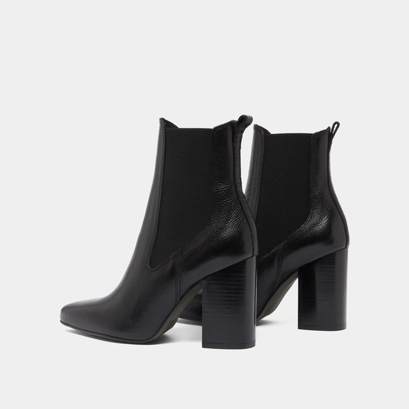 Heeled ankle boots with pointed toes in black grained leather | BROOK