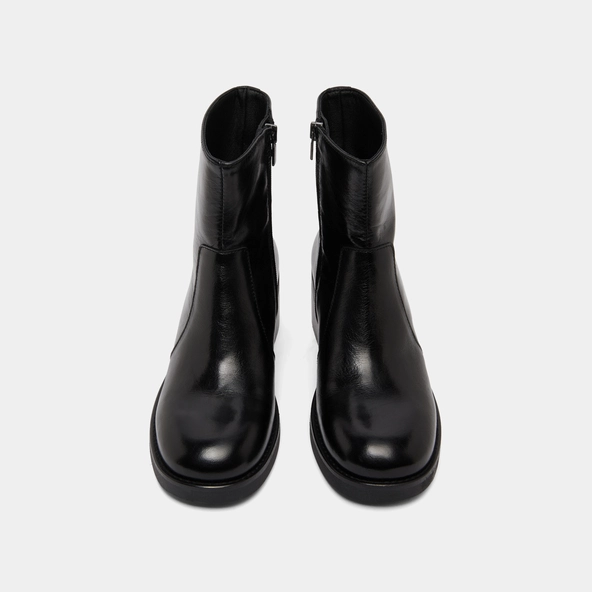 Lowboots with heels in black distressed leather | BUENA