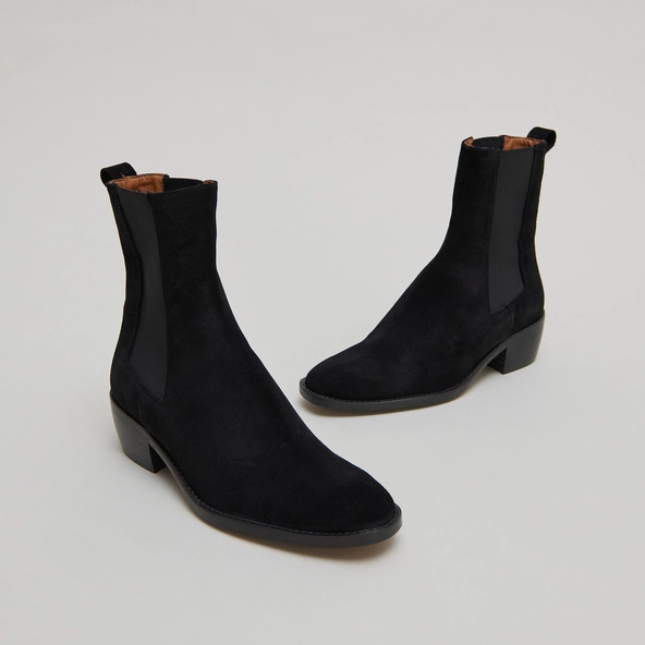Lowboots with elastics in black suede | MAEVA
