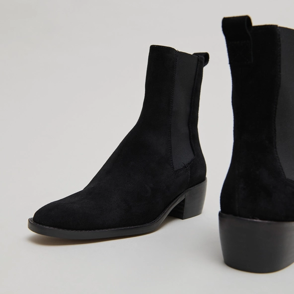 Lowboots with elastics in black suede | MAEVA