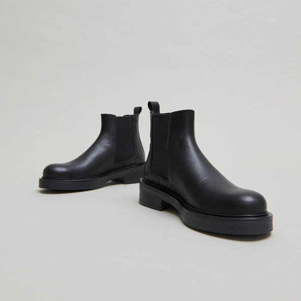 Lowboots with elastics in black leather | MELANIE