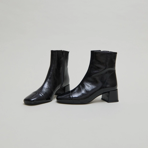 Ankle boots with zips in black pleated patent leather | DOMENICA