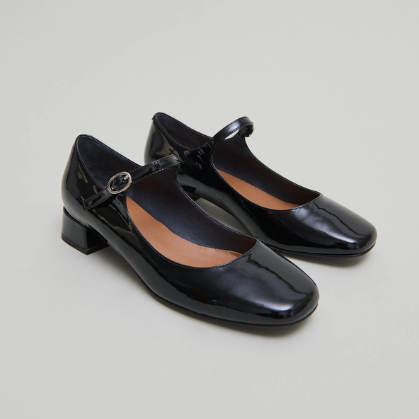 Mary Jane with square toes in black patent | DULCI