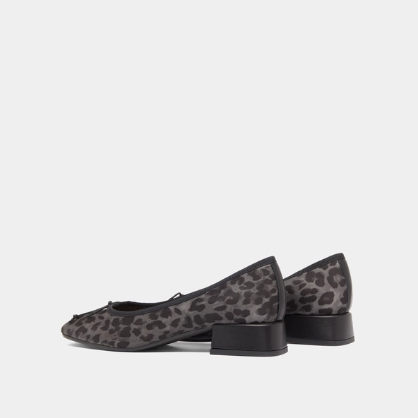 Ballet flats with small heels in gray leopard | DYBIL