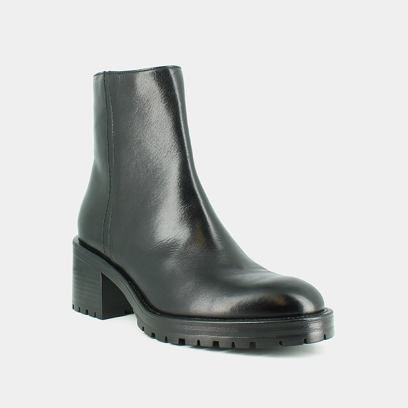 Lowboots with heels in black leather | CECILIA
