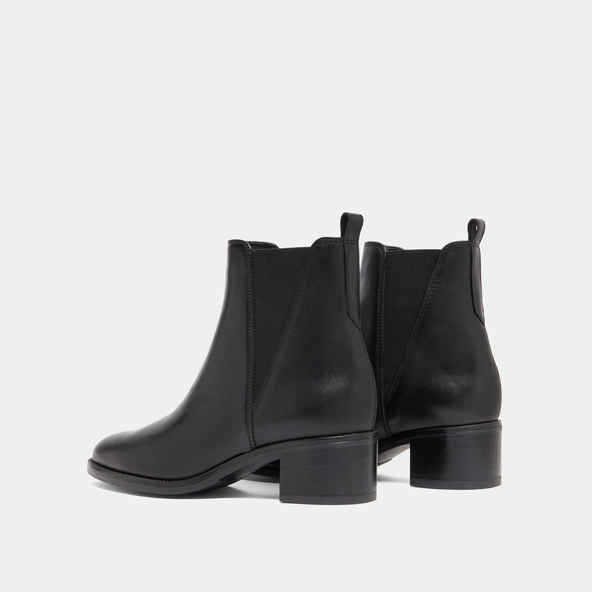 Ankle boots with triangular elastic bands in black leather | CHILO