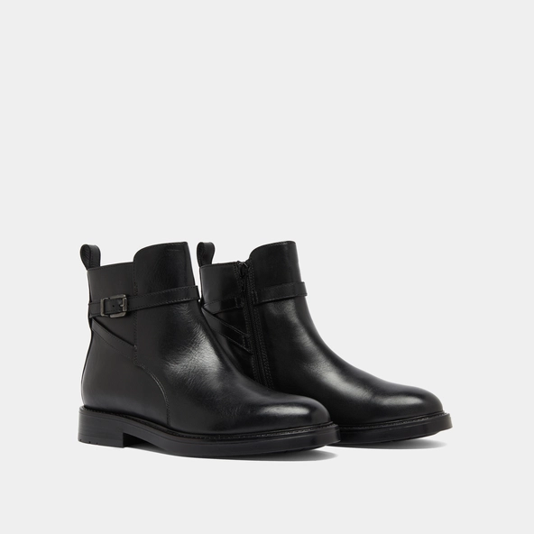 Lowboots with buckles in black leather | CLEA
